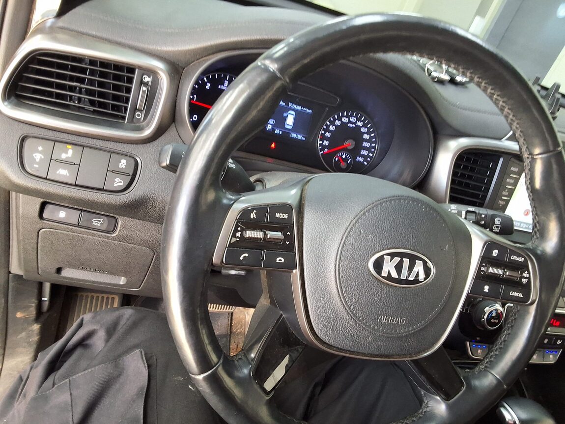 KIA THE NEW SORENTO DIESEL R2.0 4WD NOBLESSE 2019 - zdjęcie 23