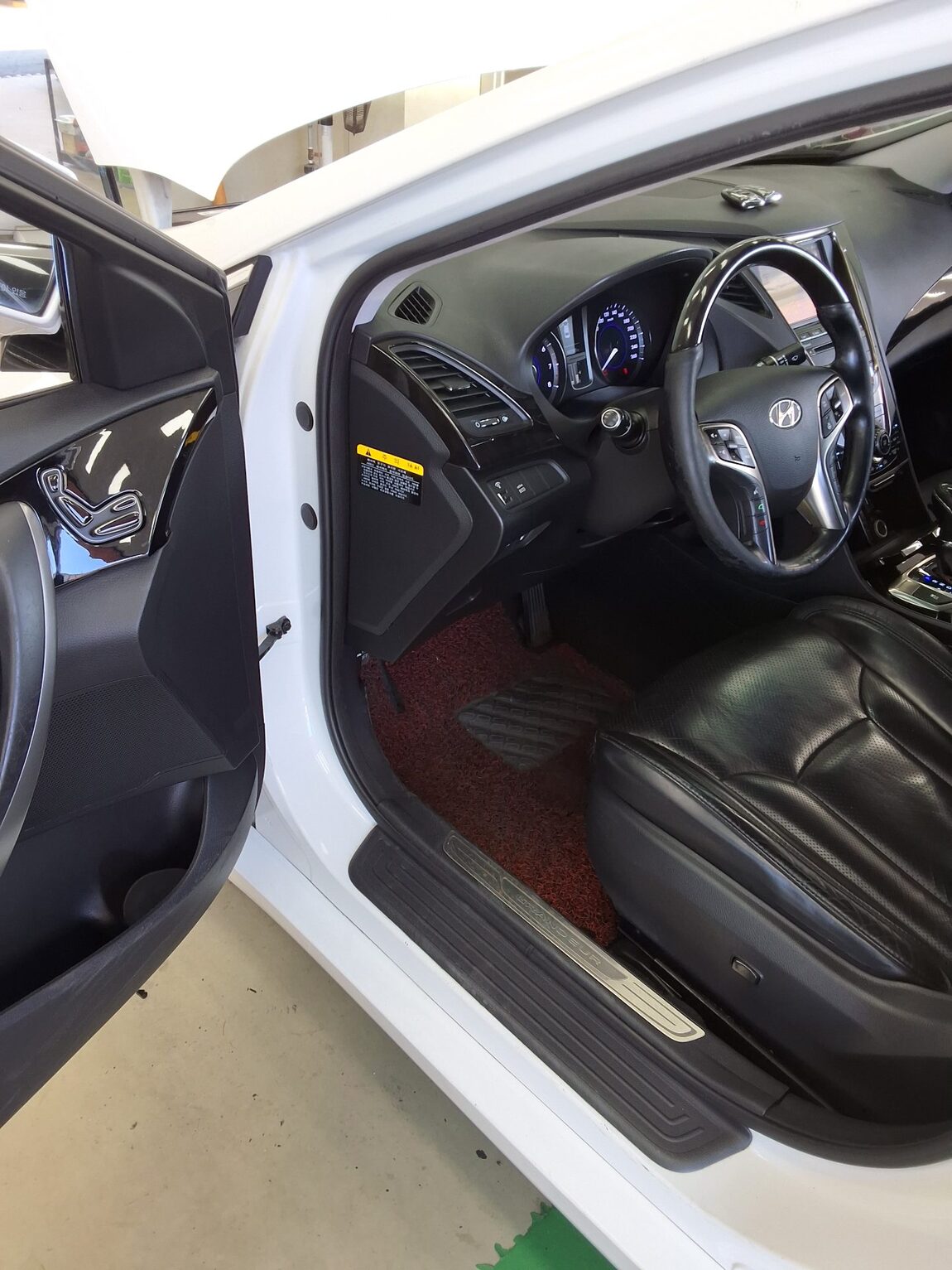 HYUNDAI GRANDEUR HG HG 240 LUXURY 2012 - zdjęcie 10