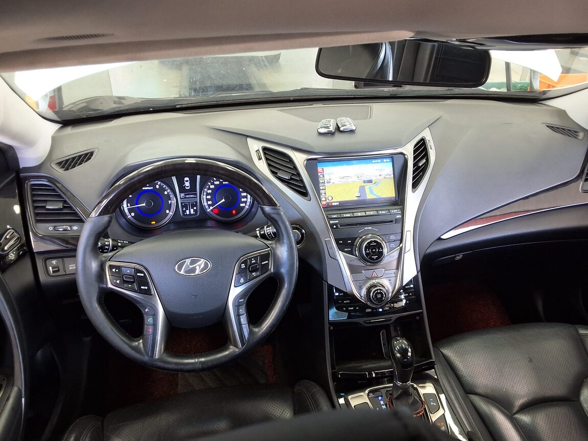HYUNDAI GRANDEUR HG HG 240 LUXURY 2012 - zdjęcie 11