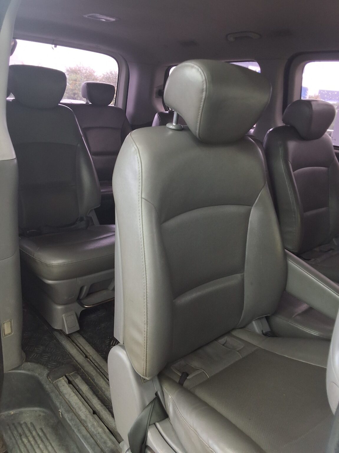 HYUNDAI GRAND STAREX 12-SEATER DIESEL CVX DELUXE 2013 - zdjęcie 13