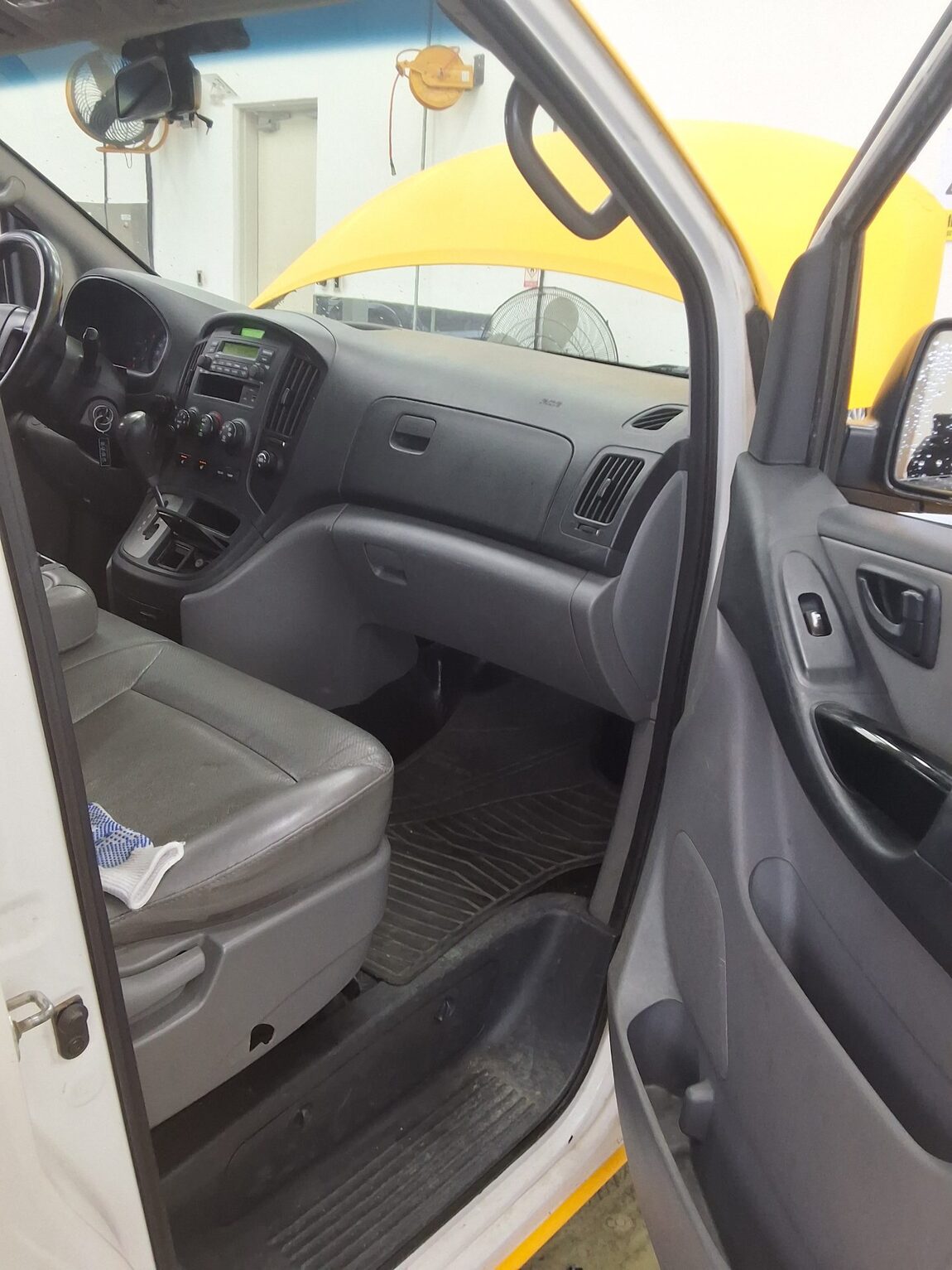 HYUNDAI GRAND STAREX 12-SEATER DIESEL CVX DELUXE 2013 - zdjęcie 14