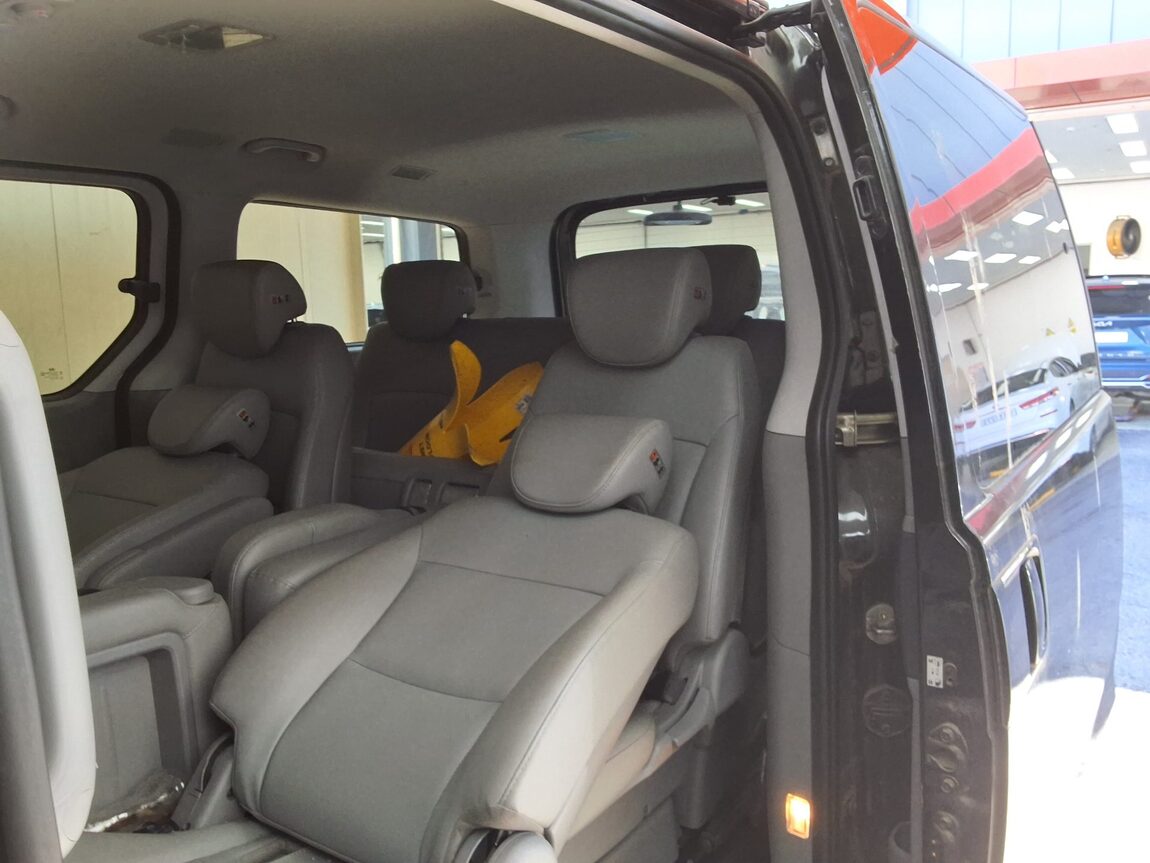 HYUNDAI THE NEW GRAND STAREX 12-SEATER DIESEL SMART 2019 - zdjęcie 13
