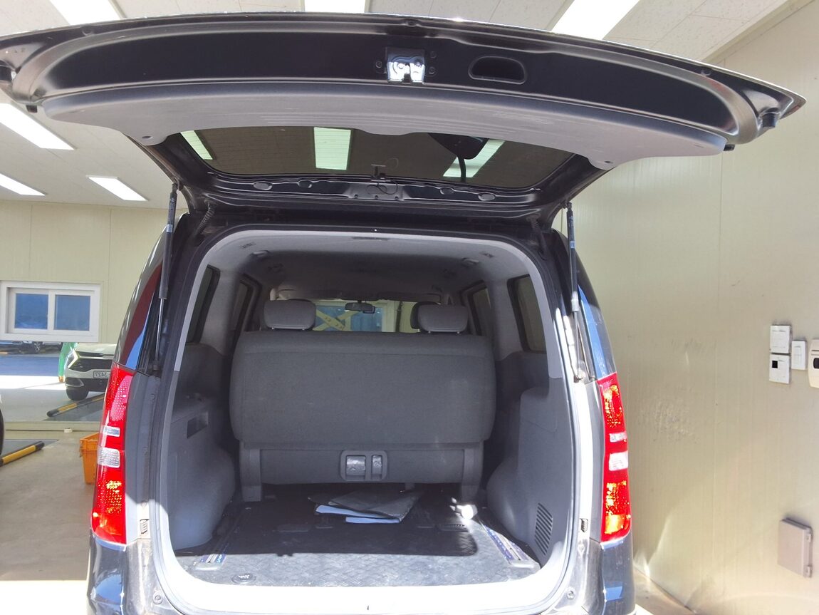 HYUNDAI THE NEW GRAND STAREX 12-SEATER DIESEL SMART 2019 - zdjęcie 16