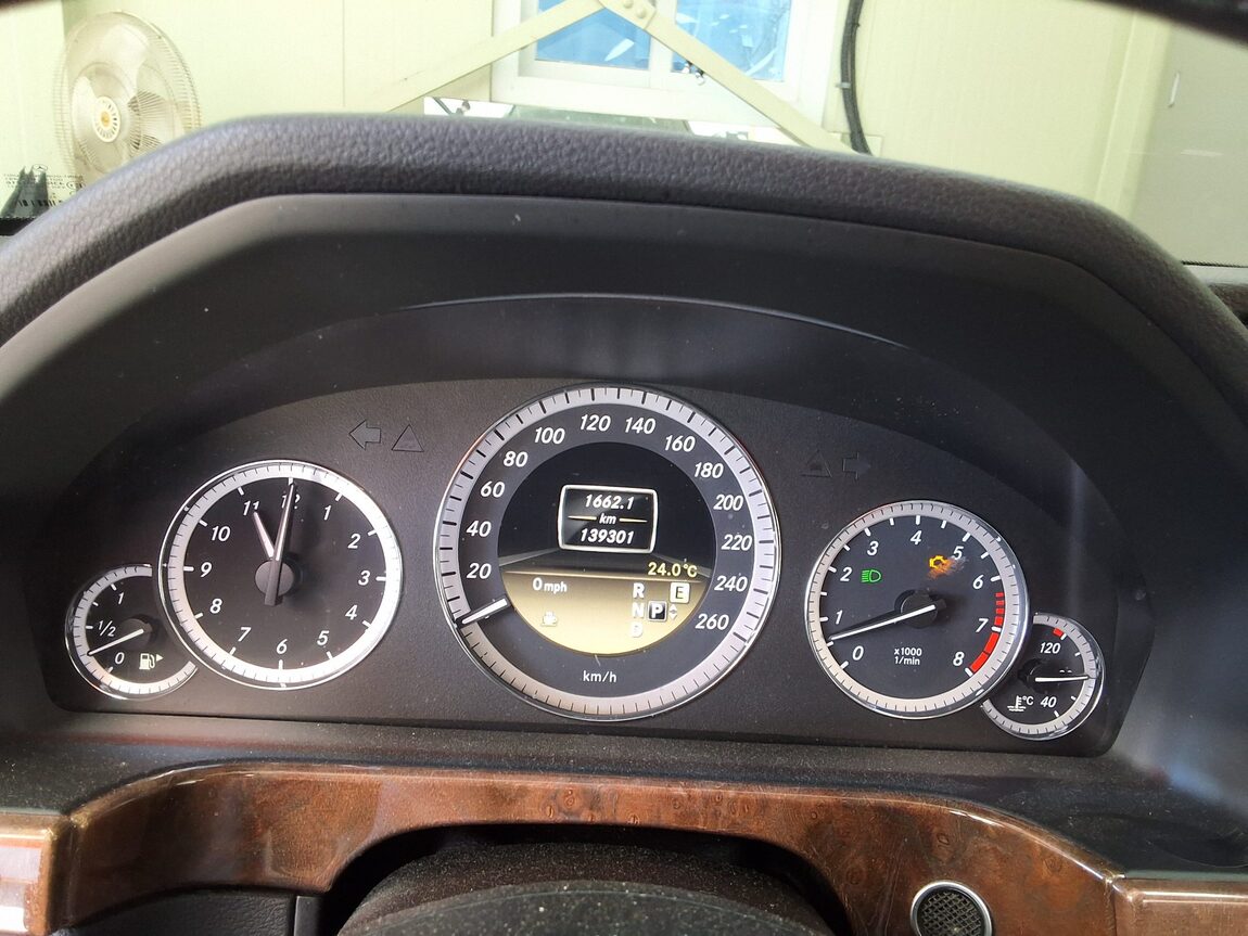 MERCEDES-BENZ E-CLASS (4TH GEN) E300 ELEGANCE 2012 - zdjęcie 10