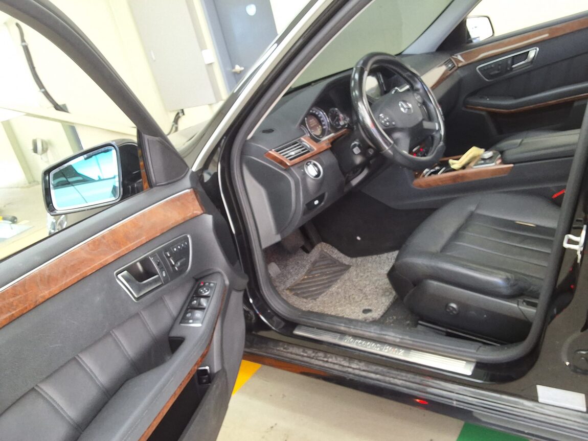 MERCEDES-BENZ E-CLASS (4TH GEN) E300 ELEGANCE 2012 - zdjęcie 11