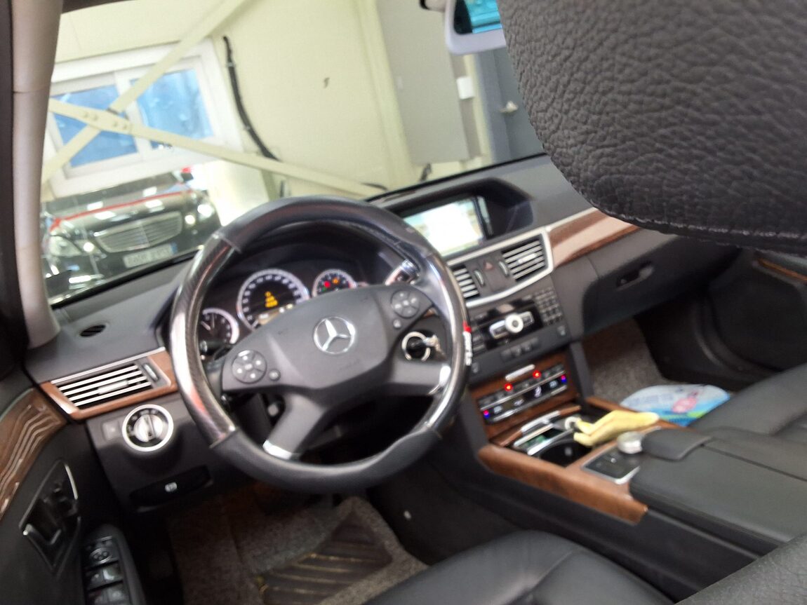 MERCEDES-BENZ E-CLASS (4TH GEN) E300 ELEGANCE 2012 - zdjęcie 12