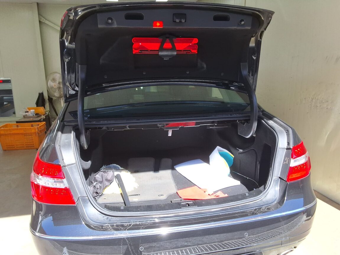 MERCEDES-BENZ E-CLASS (4TH GEN) E300 ELEGANCE 2012 - zdjęcie 16