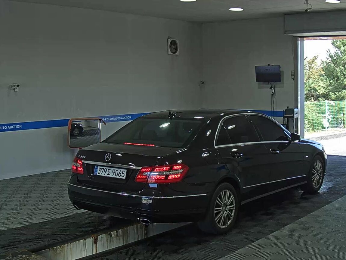 MERCEDES-BENZ E-CLASS (4TH GEN) E300 ELEGANCE 2012 - zdjęcie 5