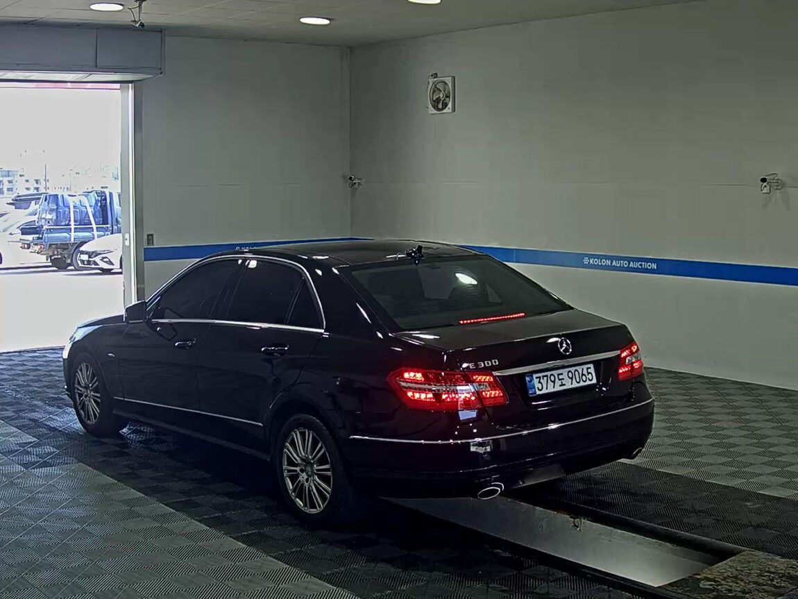 MERCEDES-BENZ E-CLASS (4TH GEN) E300 ELEGANCE 2012 - zdjęcie 6