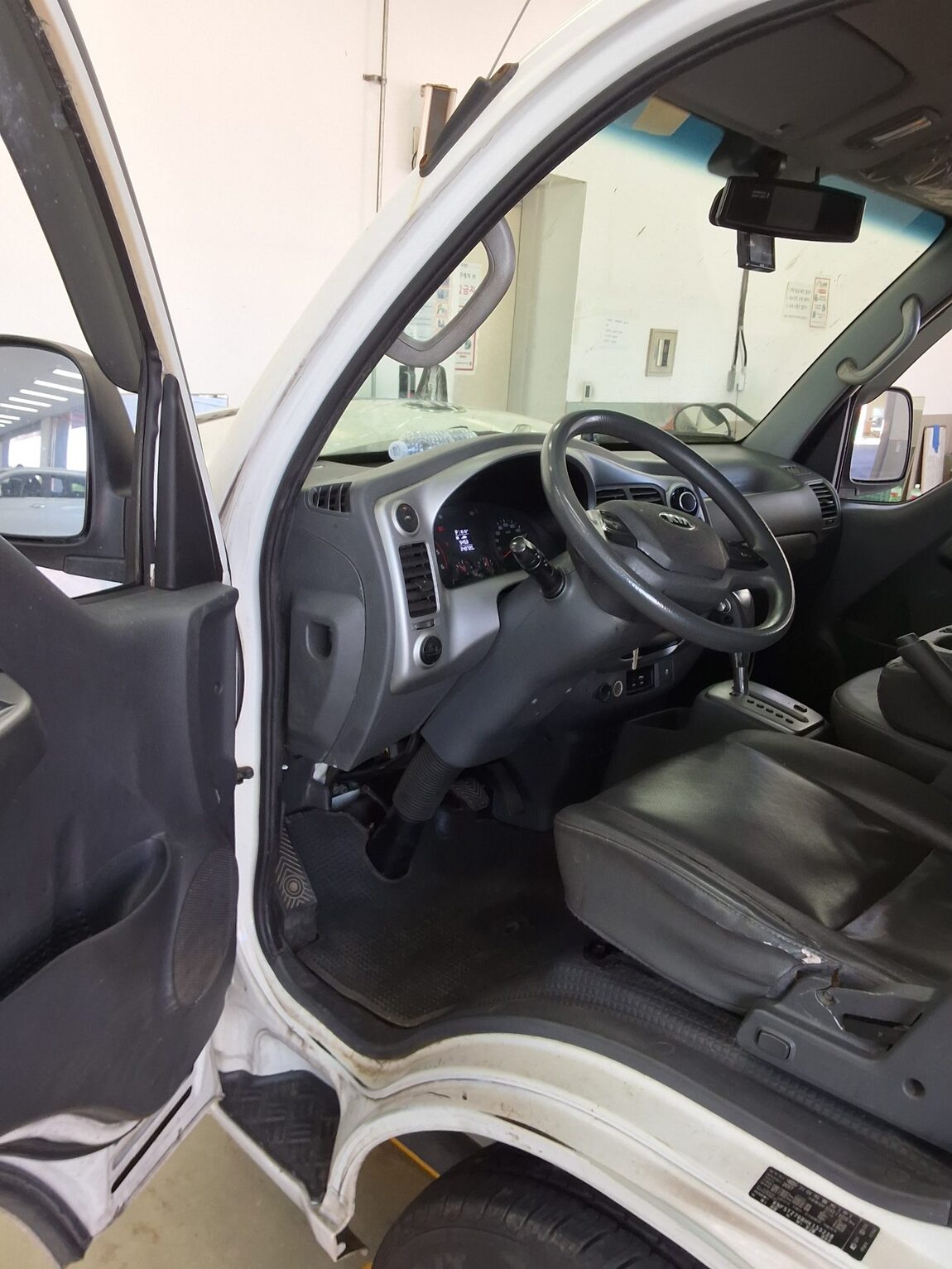 KIA BONGO III CARGO FREEZER BOX TRUCK 1 TON KING CAB 2017 - zdjęcie 10