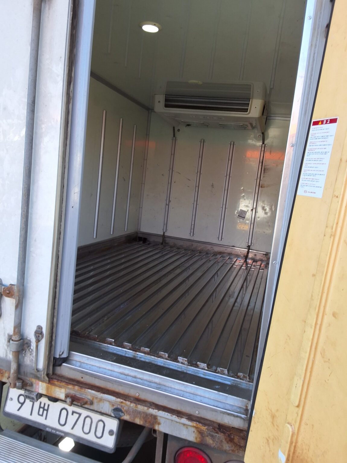 KIA BONGO III CARGO FREEZER BOX TRUCK 1 TON KING CAB 2017 - zdjęcie 13