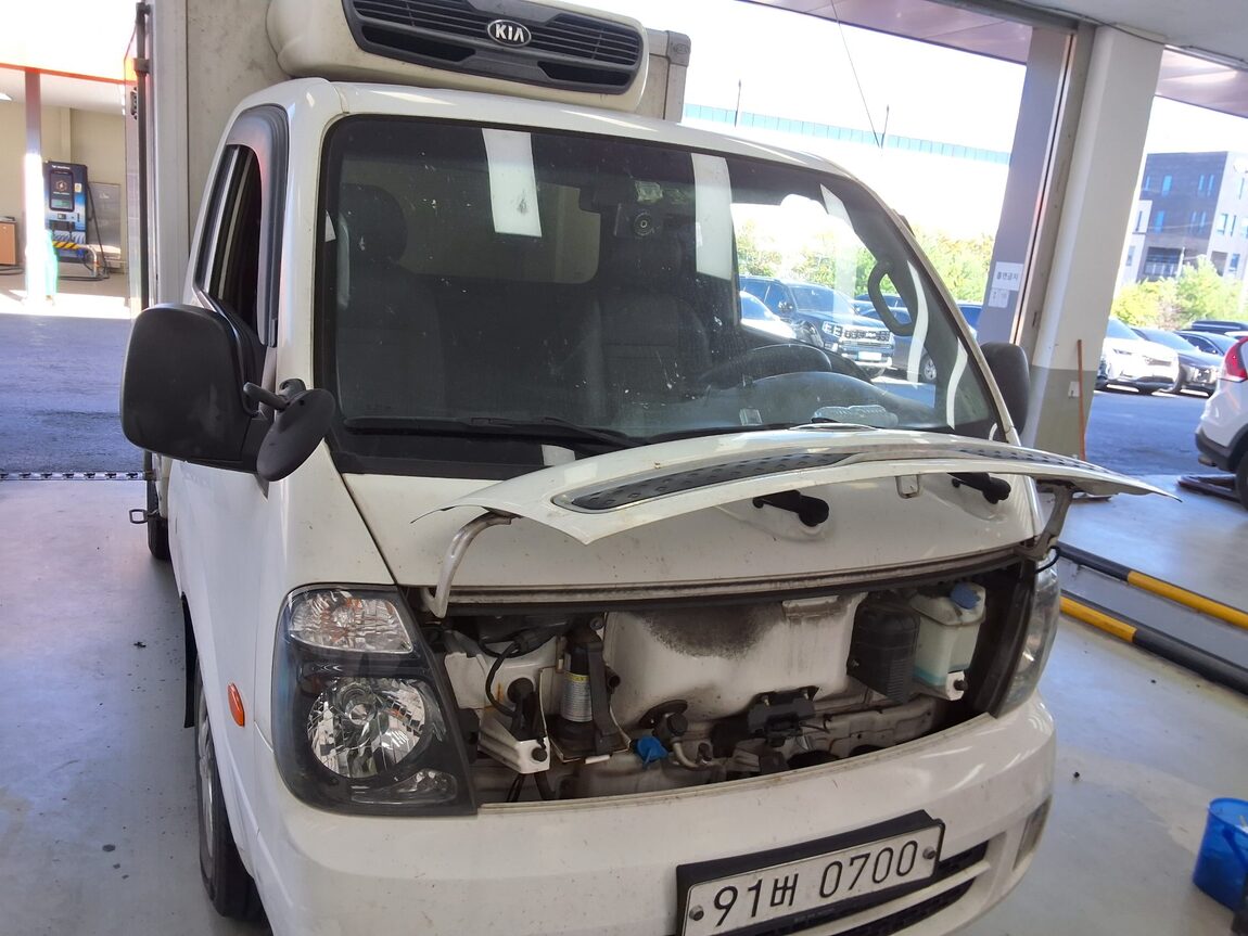 KIA BONGO III CARGO FREEZER BOX TRUCK 1 TON KING CAB 2017 - zdjęcie 17