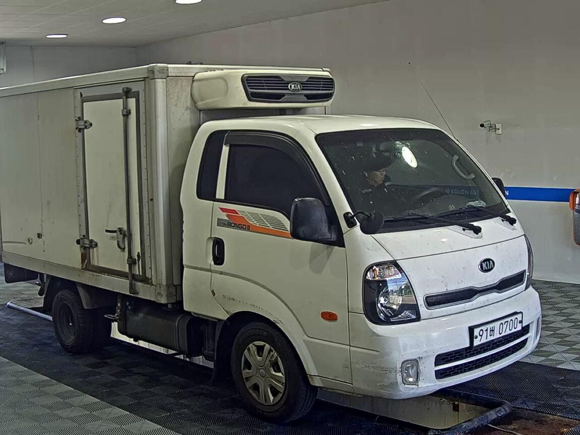 KIA BONGO III CARGO FREEZER BOX TRUCK 1 TON KING CAB 2017 - zdjęcie 3