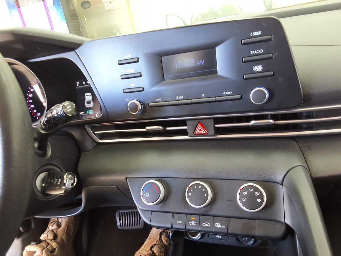 HYUNDAI AVANTE (CN7) 1.6 GASOLINE SMART 2021 - zdjęcie 23