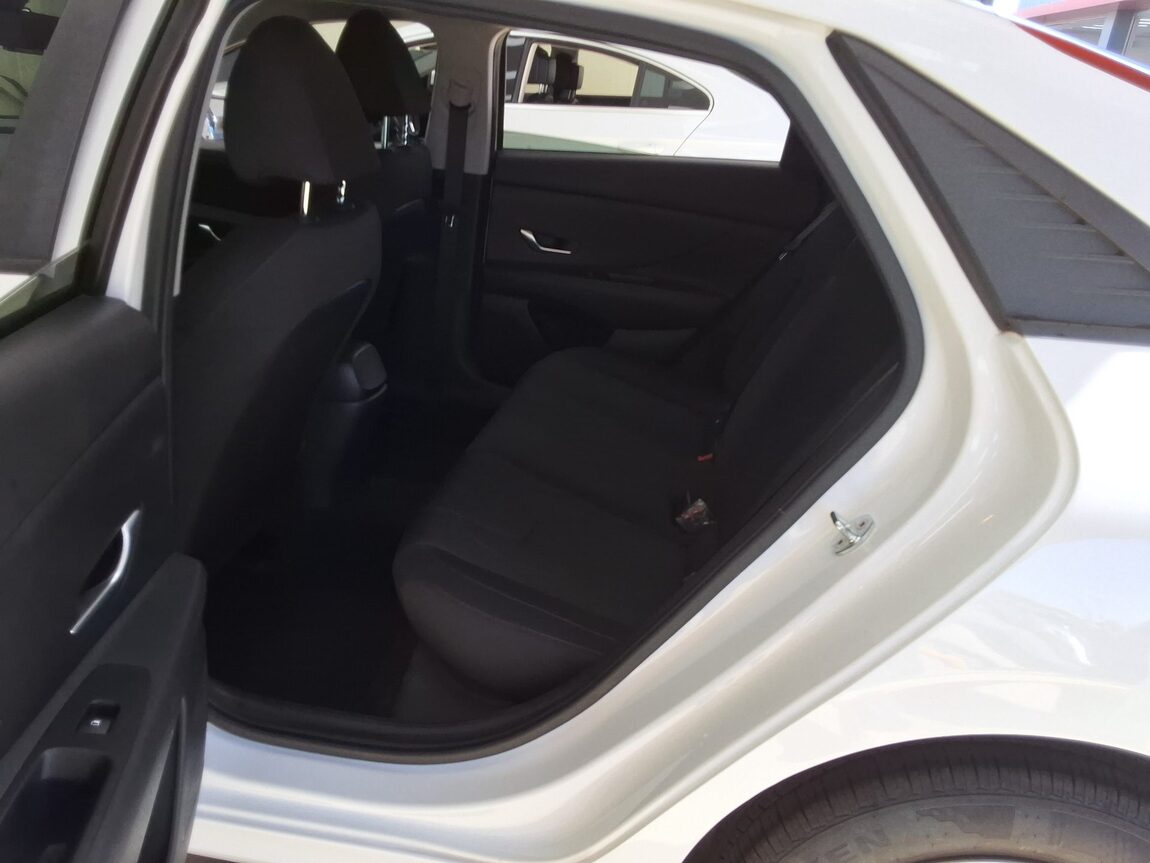 HYUNDAI AVANTE (CN7) 1.6 GASOLINE SMART 2021 - zdjęcie 13