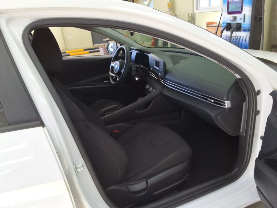HYUNDAI AVANTE (CN7) 1.6 GASOLINE SMART 2021 - zdjęcie 15