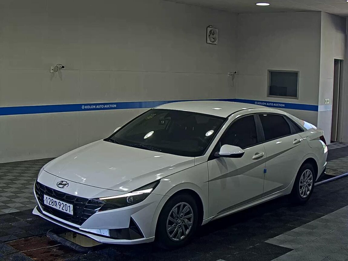 HYUNDAI AVANTE (CN7) 1.6 GASOLINE SMART 2021 - zdjęcie 2