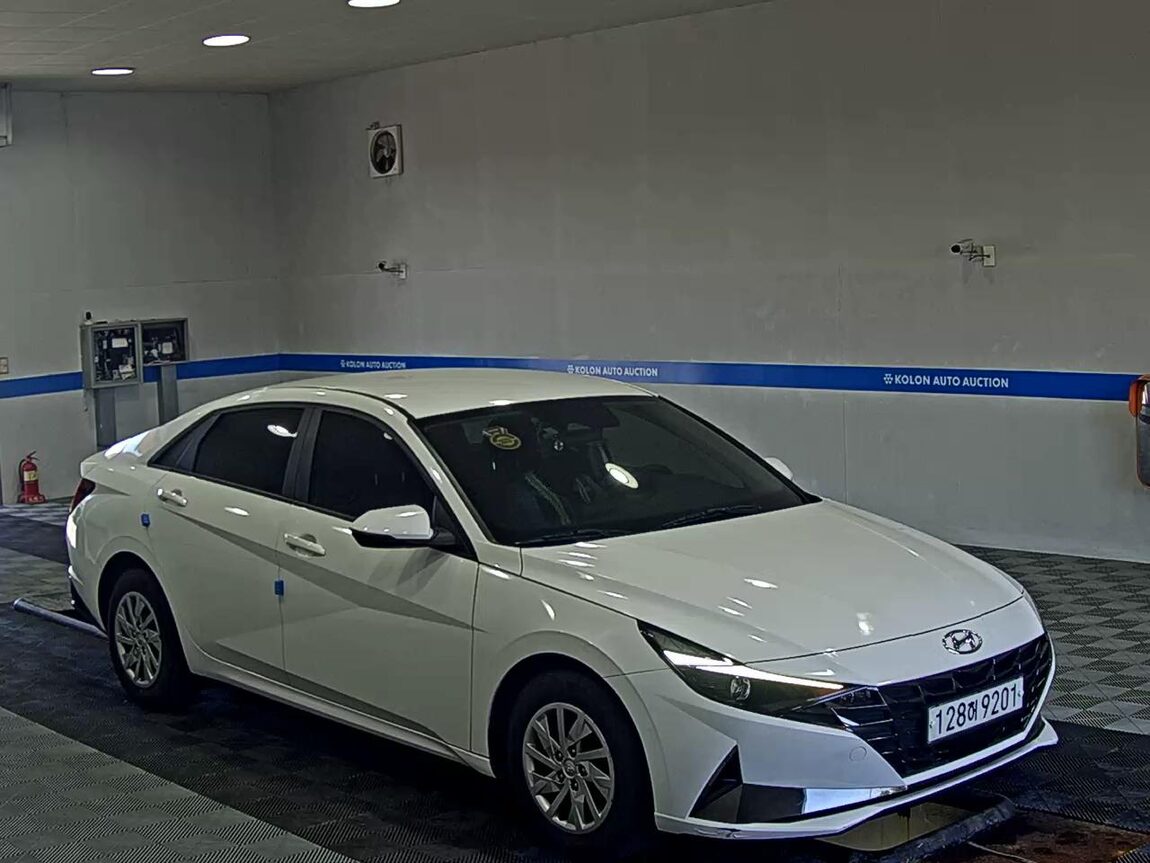 HYUNDAI AVANTE (CN7) 1.6 GASOLINE SMART 2021 - zdjęcie 3