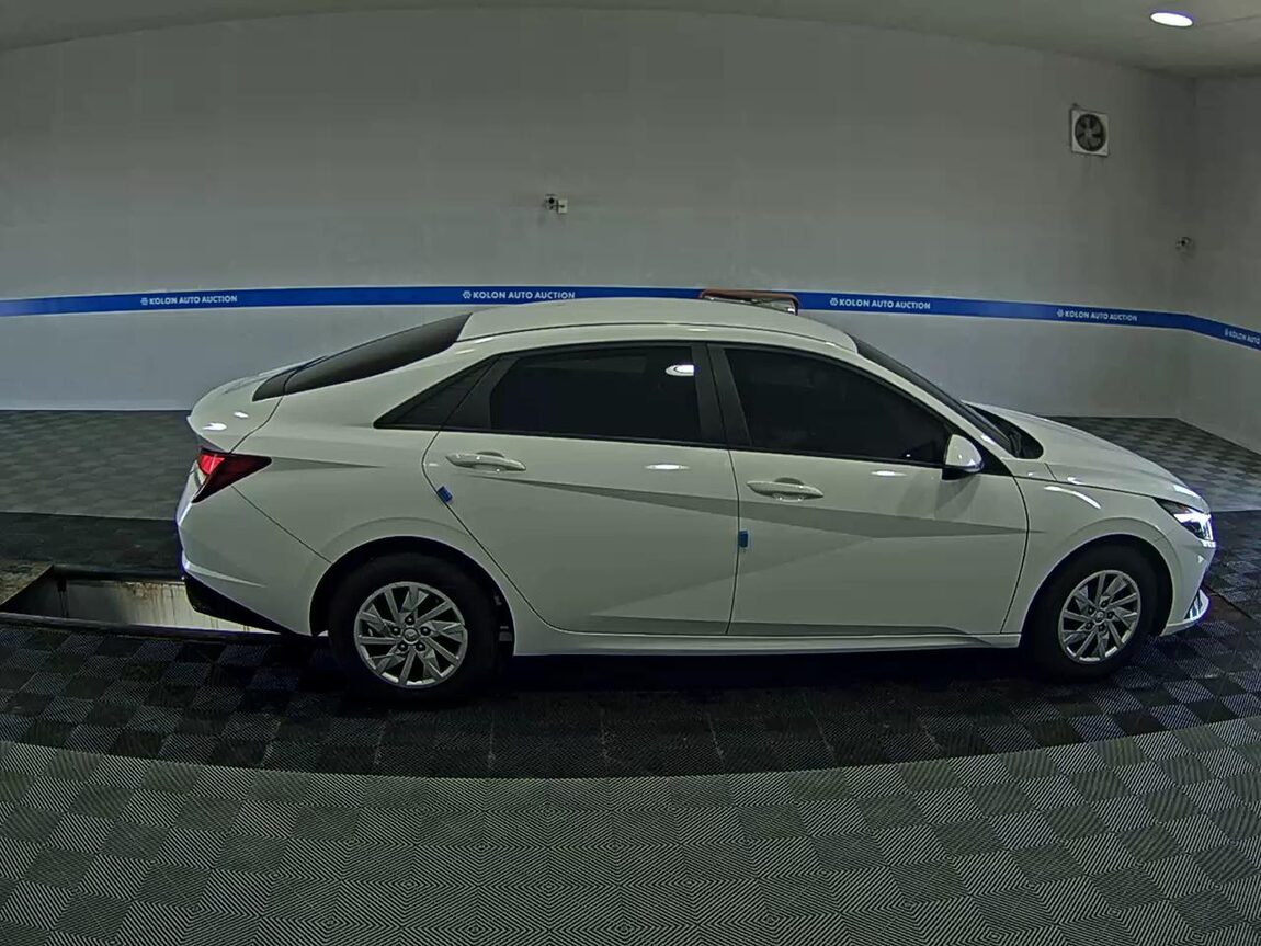 HYUNDAI AVANTE (CN7) 1.6 GASOLINE SMART 2021 - zdjęcie 4