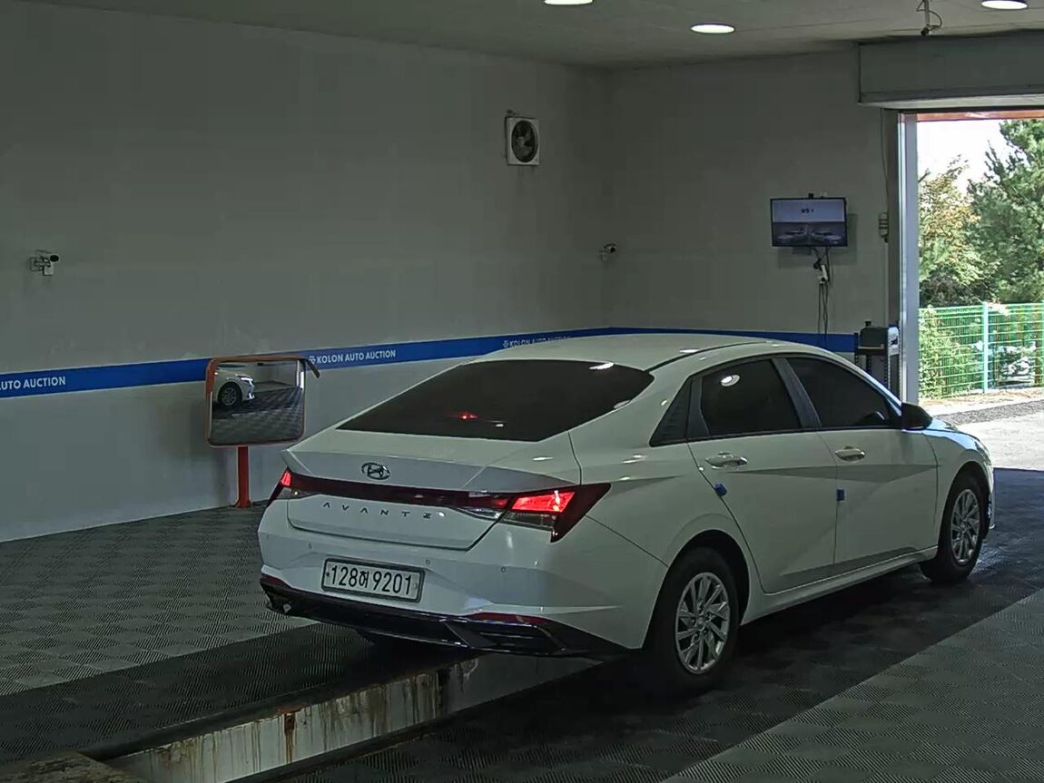 HYUNDAI AVANTE (CN7) 1.6 GASOLINE SMART 2021 - zdjęcie 5
