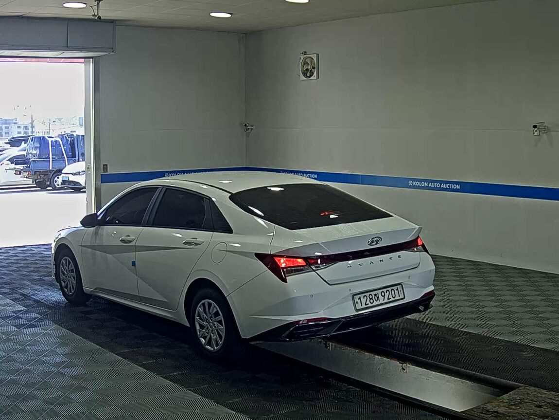 HYUNDAI AVANTE (CN7) 1.6 GASOLINE SMART 2021 - zdjęcie 6
