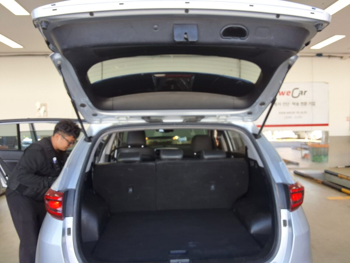 KIA SPORTAGE THE BOLD 1.6 DIESEL 4WD TRENDY 2022 - zdjęcie 15