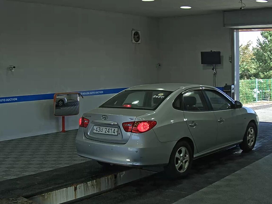 HYUNDAI AVANTE HD 1.6 VVT S16 LUXURY 2010 - zdjęcie 5
