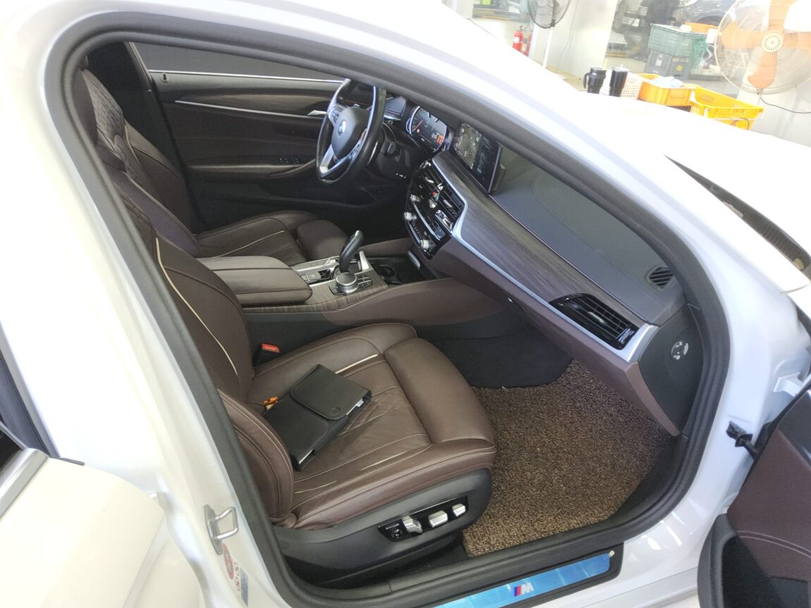 BMW 5 SERIES (7TH GEN) 530i xDRIVE M SPORT PACK PLUS 2018 - zdjęcie 14