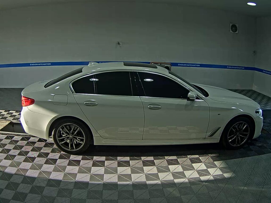 BMW 5 SERIES (7TH GEN) 530i xDRIVE M SPORT PACK PLUS 2018 - zdjęcie 4