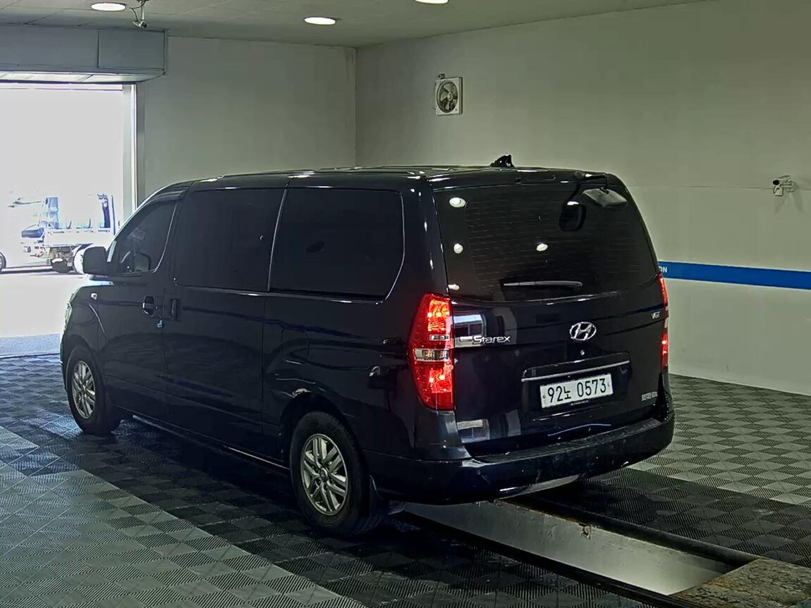 HYUNDAI THE NEW GRAND STAREX 5-SEATER DIESEL VAN SMART 2020 - zdjęcie 6