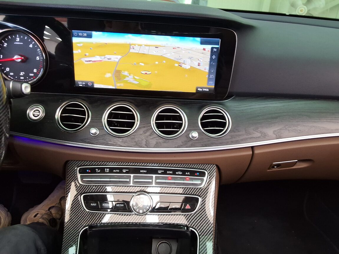 MERCEDES-BENZ E-CLASS (5TH GEN) E220d 4MATIC AVANTGARDE 2017 - zdjęcie 24