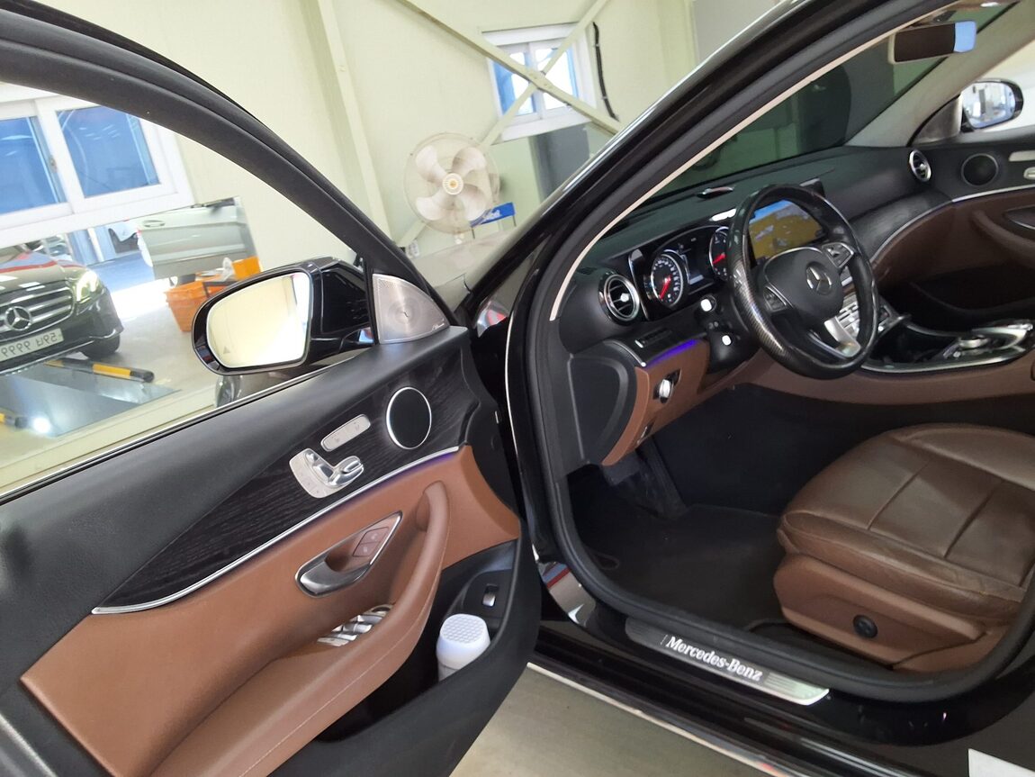 MERCEDES-BENZ E-CLASS (5TH GEN) E220d 4MATIC AVANTGARDE 2017 - zdjęcie 11