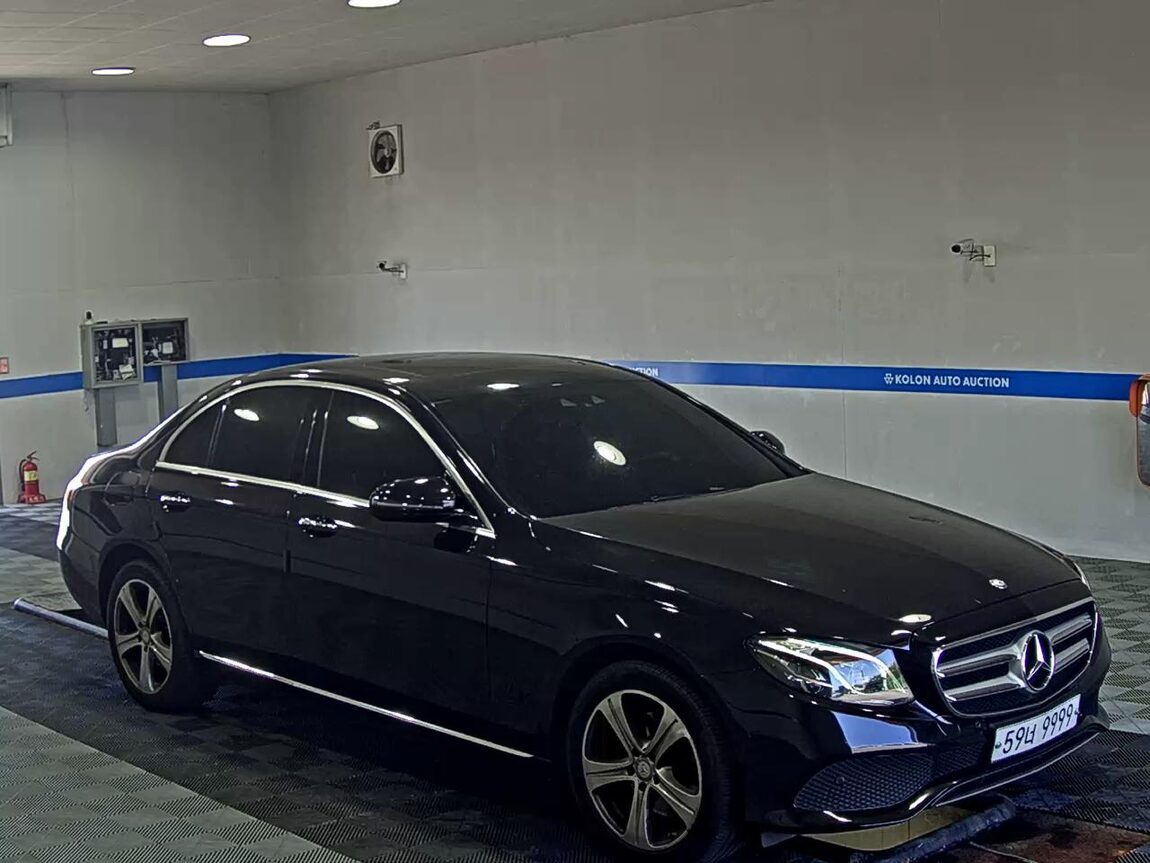 MERCEDES-BENZ E-CLASS (5TH GEN) E220d 4MATIC AVANTGARDE 2017 - zdjęcie 3