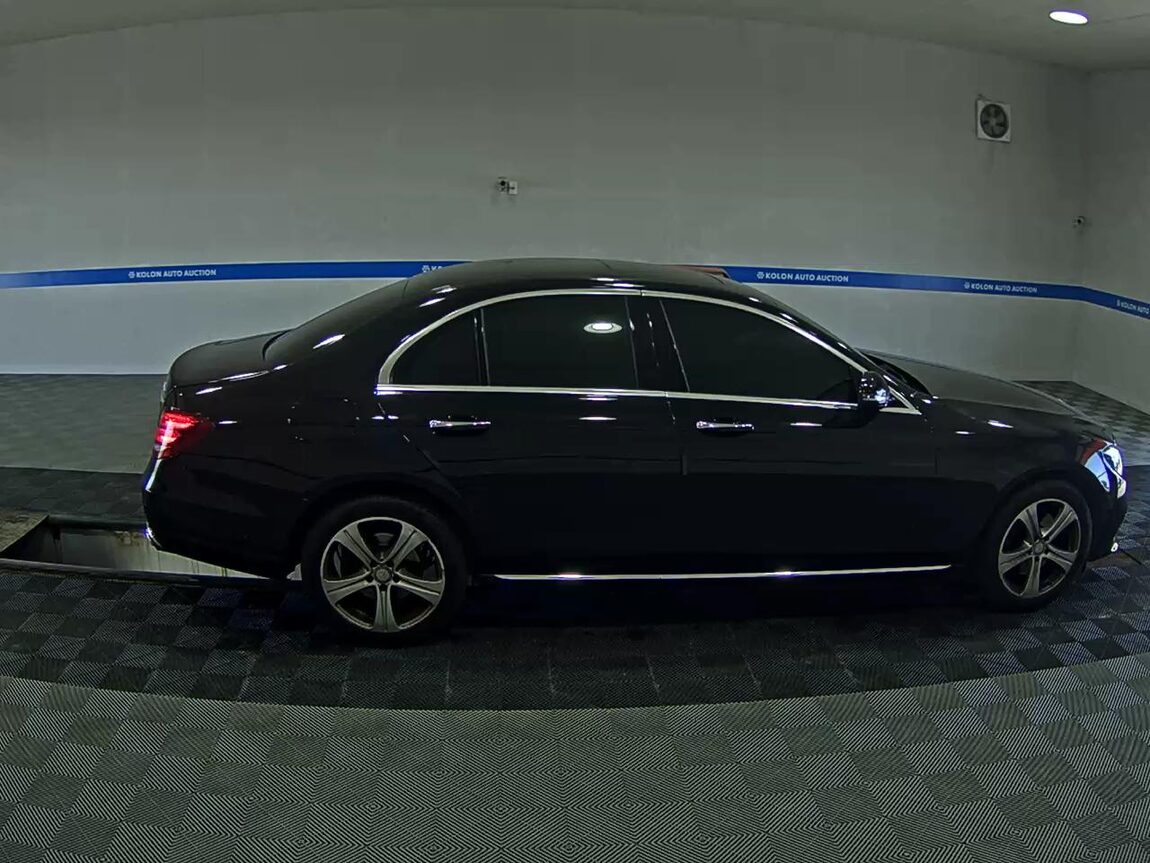 MERCEDES-BENZ E-CLASS (5TH GEN) E220d 4MATIC AVANTGARDE 2017 - zdjęcie 4