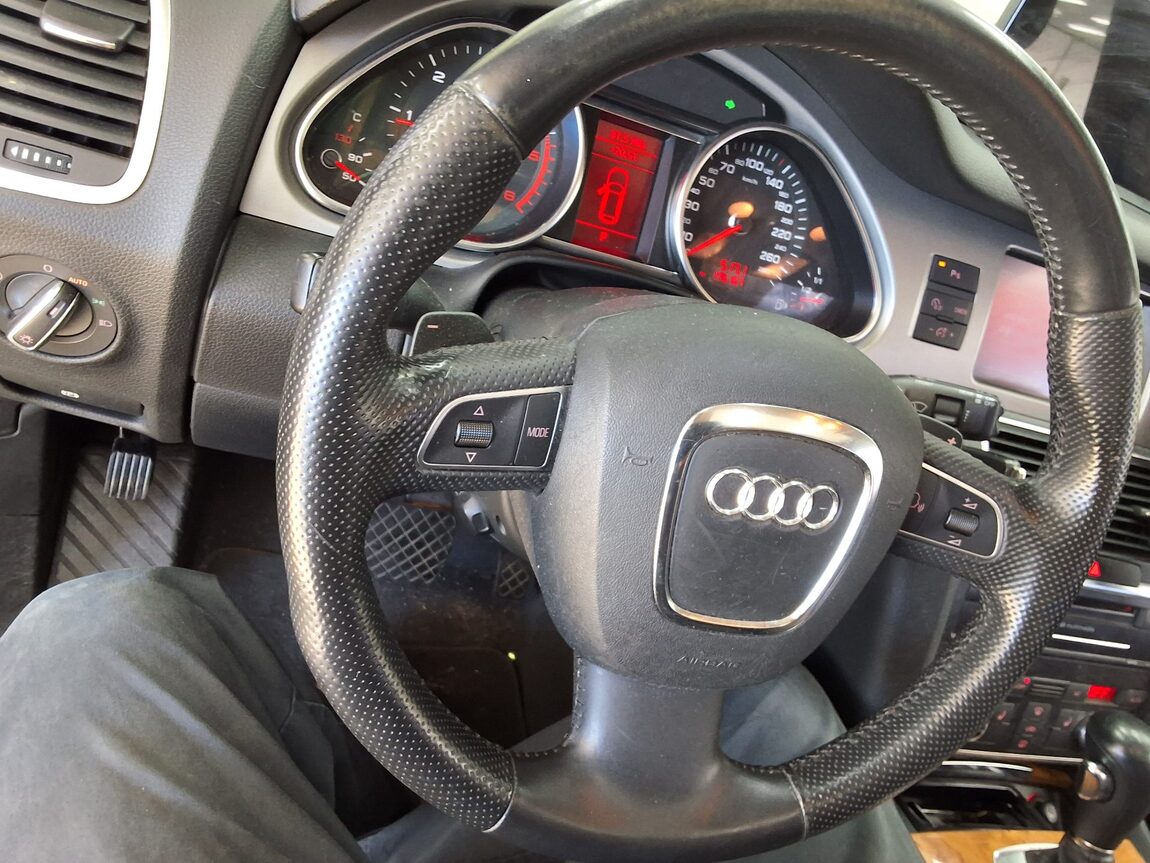 AUDI Q7 3.0 TDI QUATTRO 2010 - zdjęcie 23