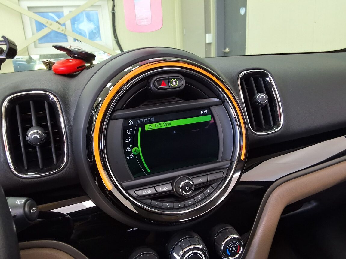 MINI COUNTRYMAN (2ND GEN) 2.0 D 2018 - zdjęcie 25