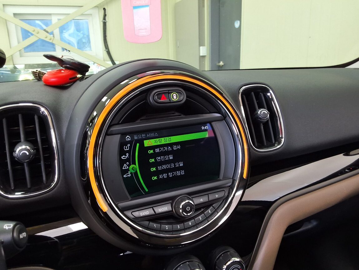 MINI COUNTRYMAN (2ND GEN) 2.0 D 2018 - zdjęcie 26