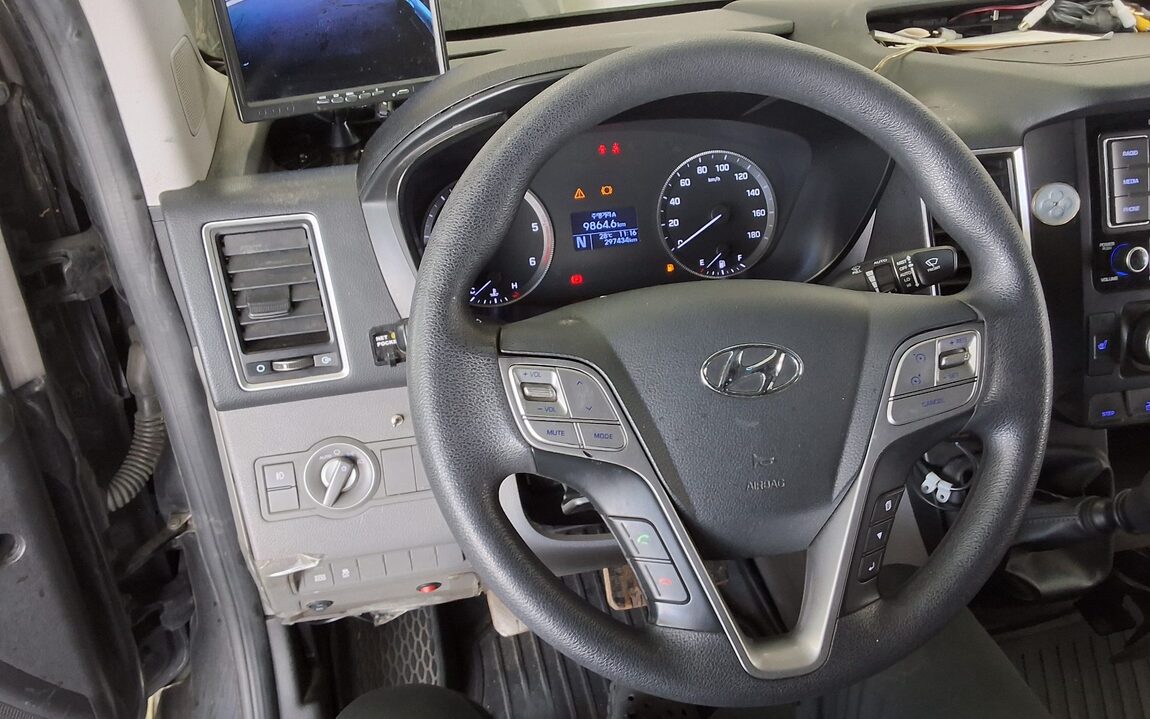HYUNDAI SOLATI 16-SEATER DELUXE 2016 - zdjęcie 16