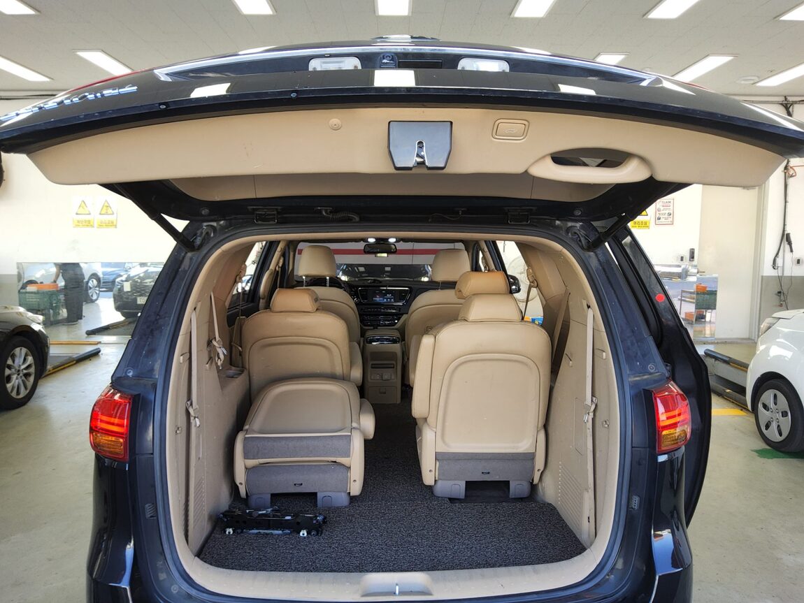 KIA ALL NEW CARNIVAL 9-SEATER DIESEL PRESTIGE 2017 - zdjęcie 15