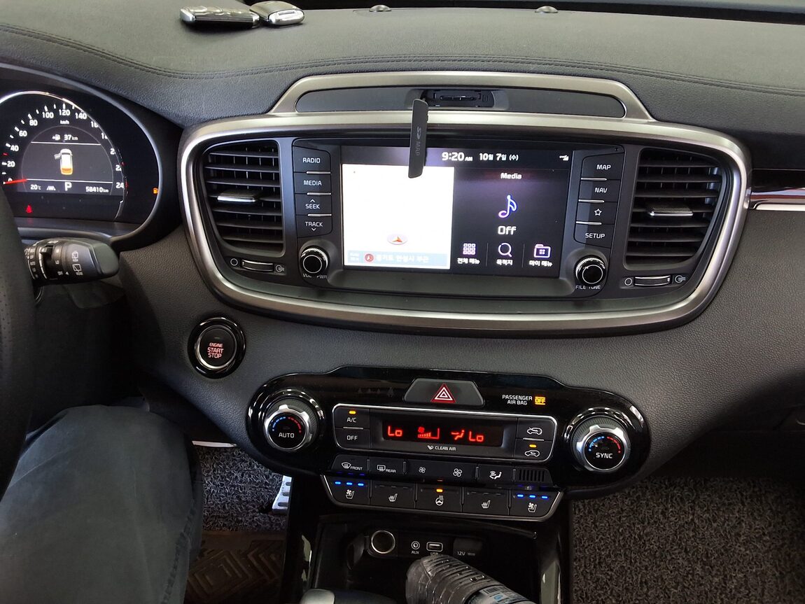 KIA THE NEW SORENTO GASOLINE 2.0 2WD MASTER SPECIAL 2020 - zdjęcie 24