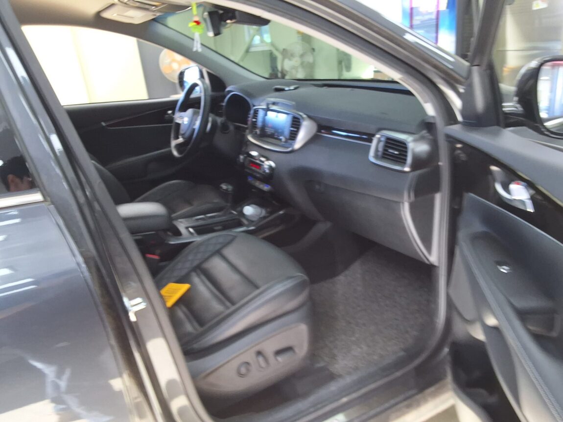 KIA THE NEW SORENTO GASOLINE 2.0 2WD MASTER SPECIAL 2020 - zdjęcie 15