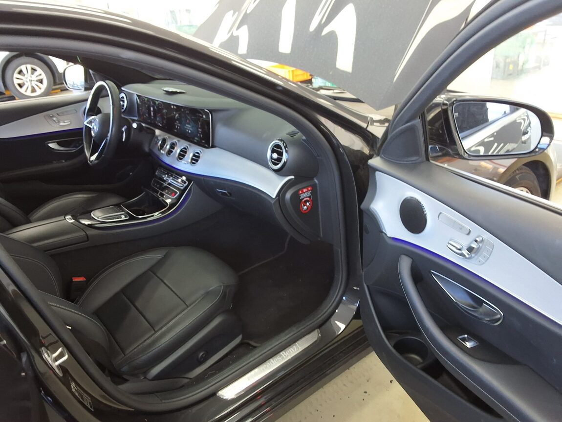 MERCEDES-BENZ E-CLASS (5TH GEN) E250 AVANTGARDE 2021 - zdjęcie 14