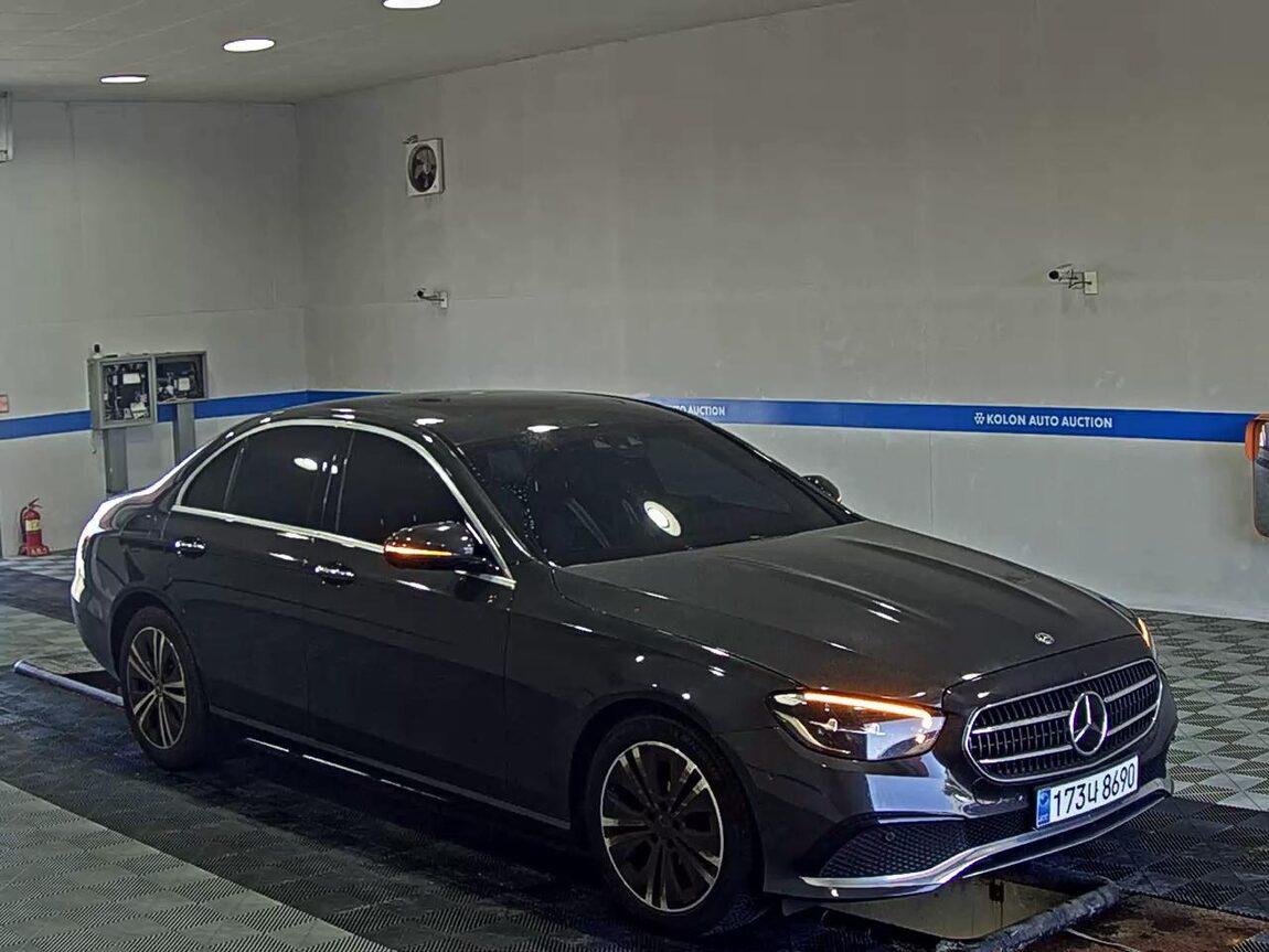 MERCEDES-BENZ E-CLASS (5TH GEN) E250 AVANTGARDE 2021 - zdjęcie 3
