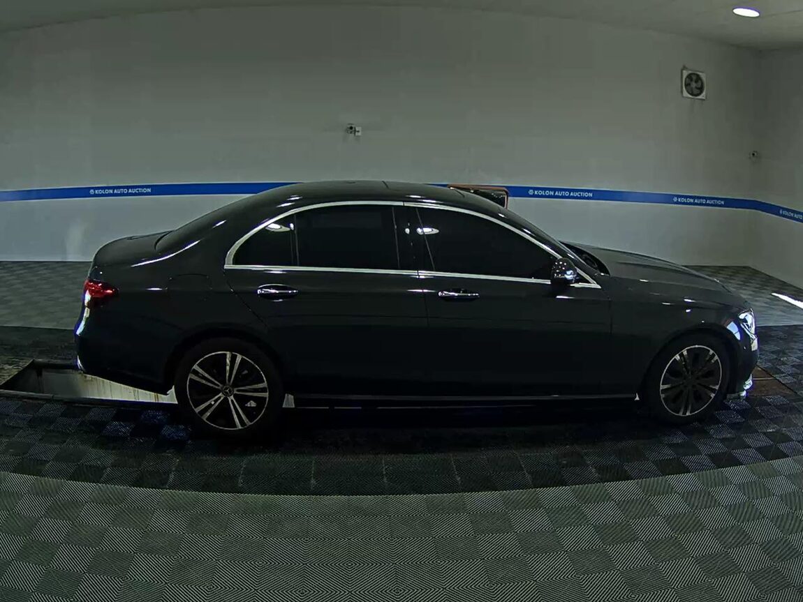 MERCEDES-BENZ E-CLASS (5TH GEN) E250 AVANTGARDE 2021 - zdjęcie 4