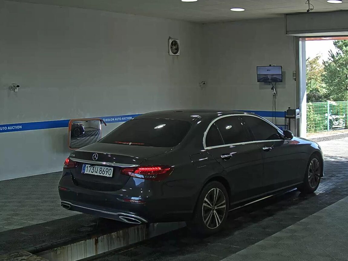 MERCEDES-BENZ E-CLASS (5TH GEN) E250 AVANTGARDE 2021 - zdjęcie 5