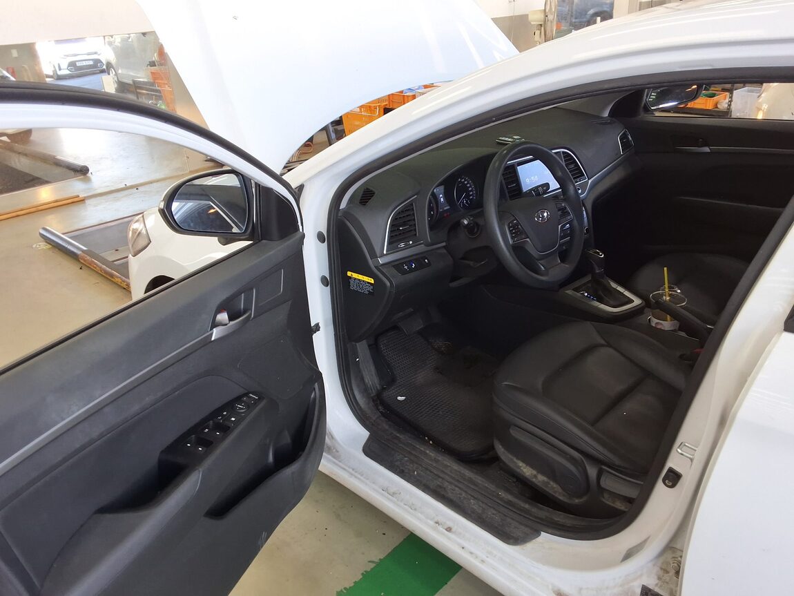 HYUNDAI AVANTE AD 1.6 GDi VALUE PLUS 2018 - zdjęcie 10