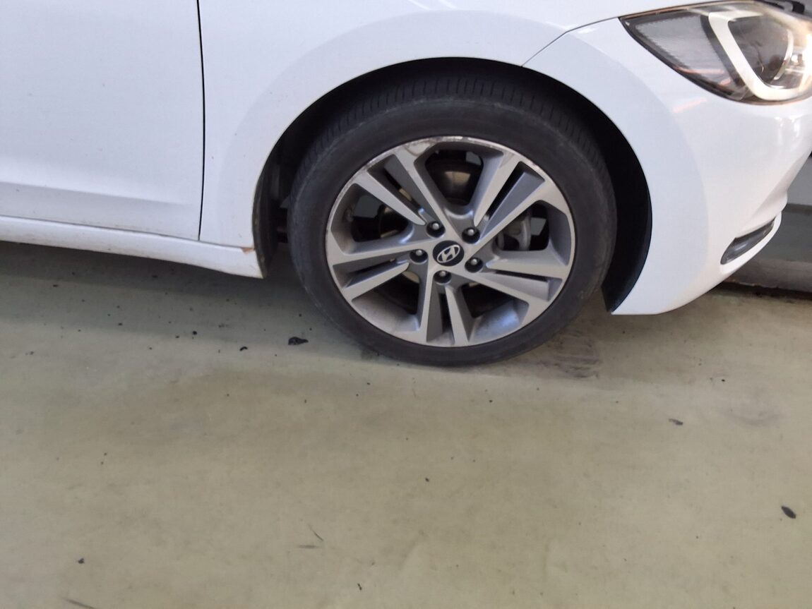 HYUNDAI AVANTE AD 1.6 GDi VALUE PLUS 2018 - zdjęcie 23