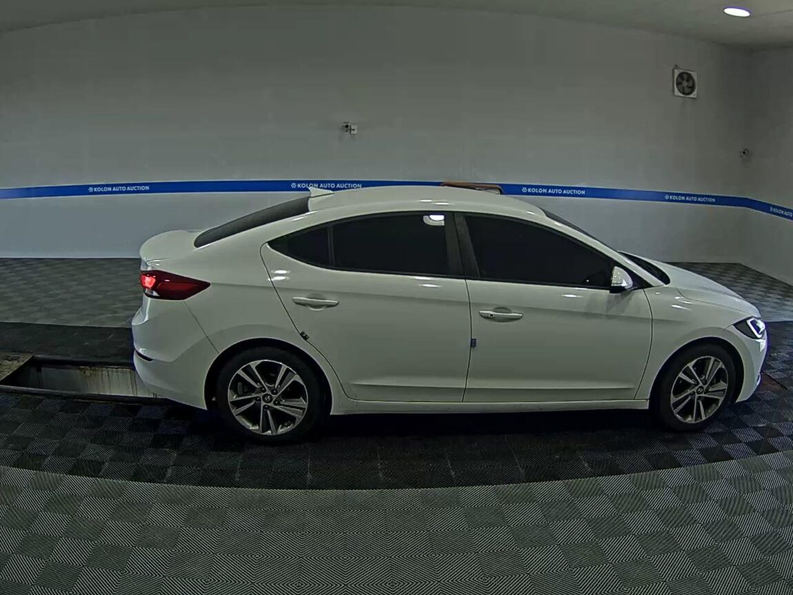 HYUNDAI AVANTE AD 1.6 GDi VALUE PLUS 2018 - zdjęcie 4