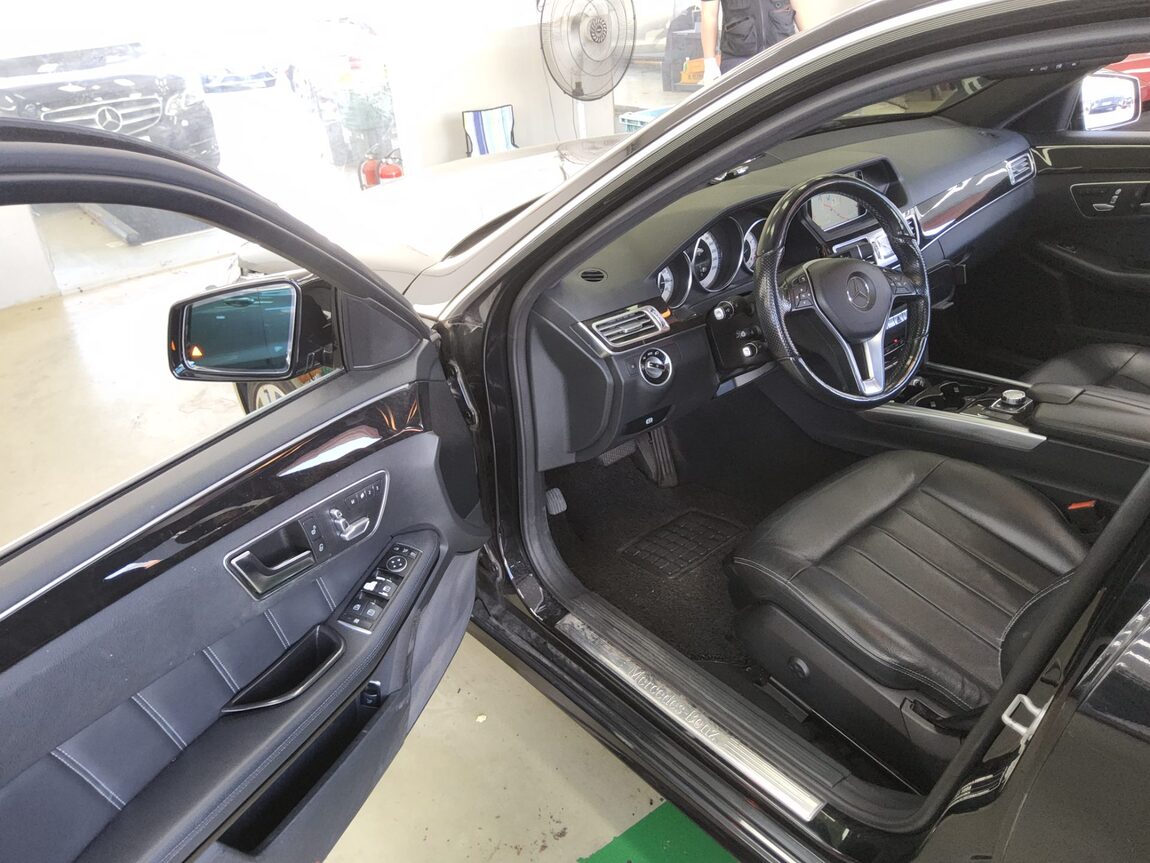 MERCEDES-BENZ E-CLASS (4TH GEN) E300 4MATIC AVANTGARDE 2015 - zdjęcie 10