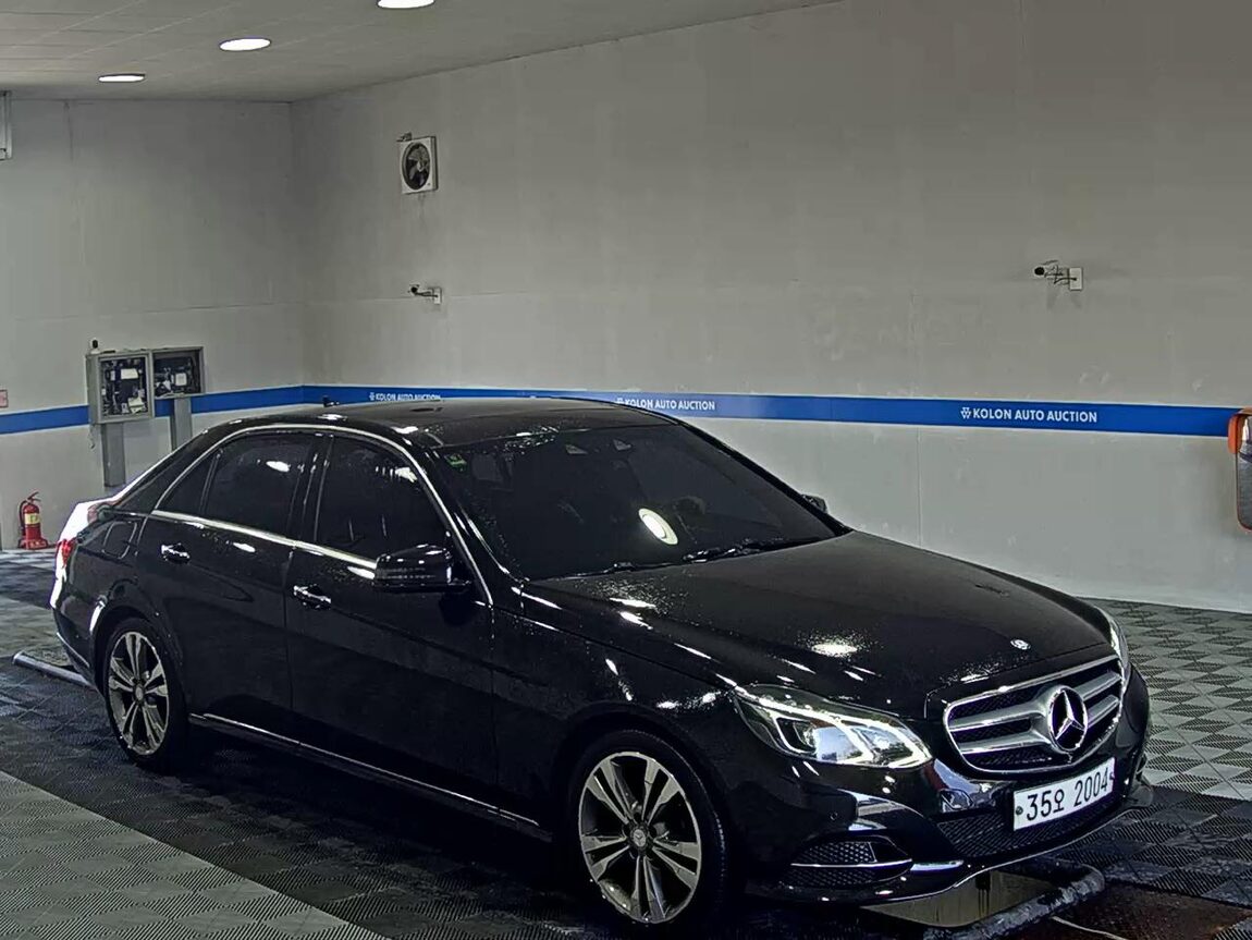 MERCEDES-BENZ E-CLASS (4TH GEN) E300 4MATIC AVANTGARDE 2015 - zdjęcie 3